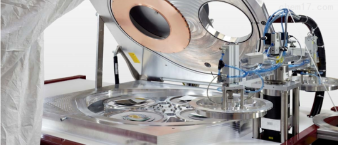 Sputtering vacuum chamber